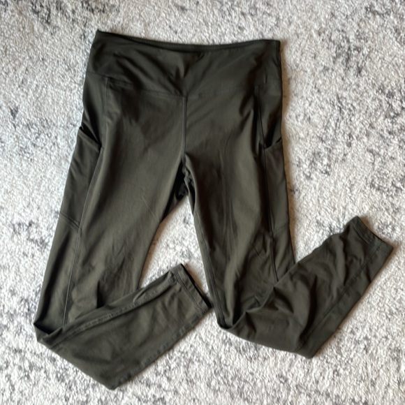 Talulah butter soft leggings with pockets - Picture 3 of 4